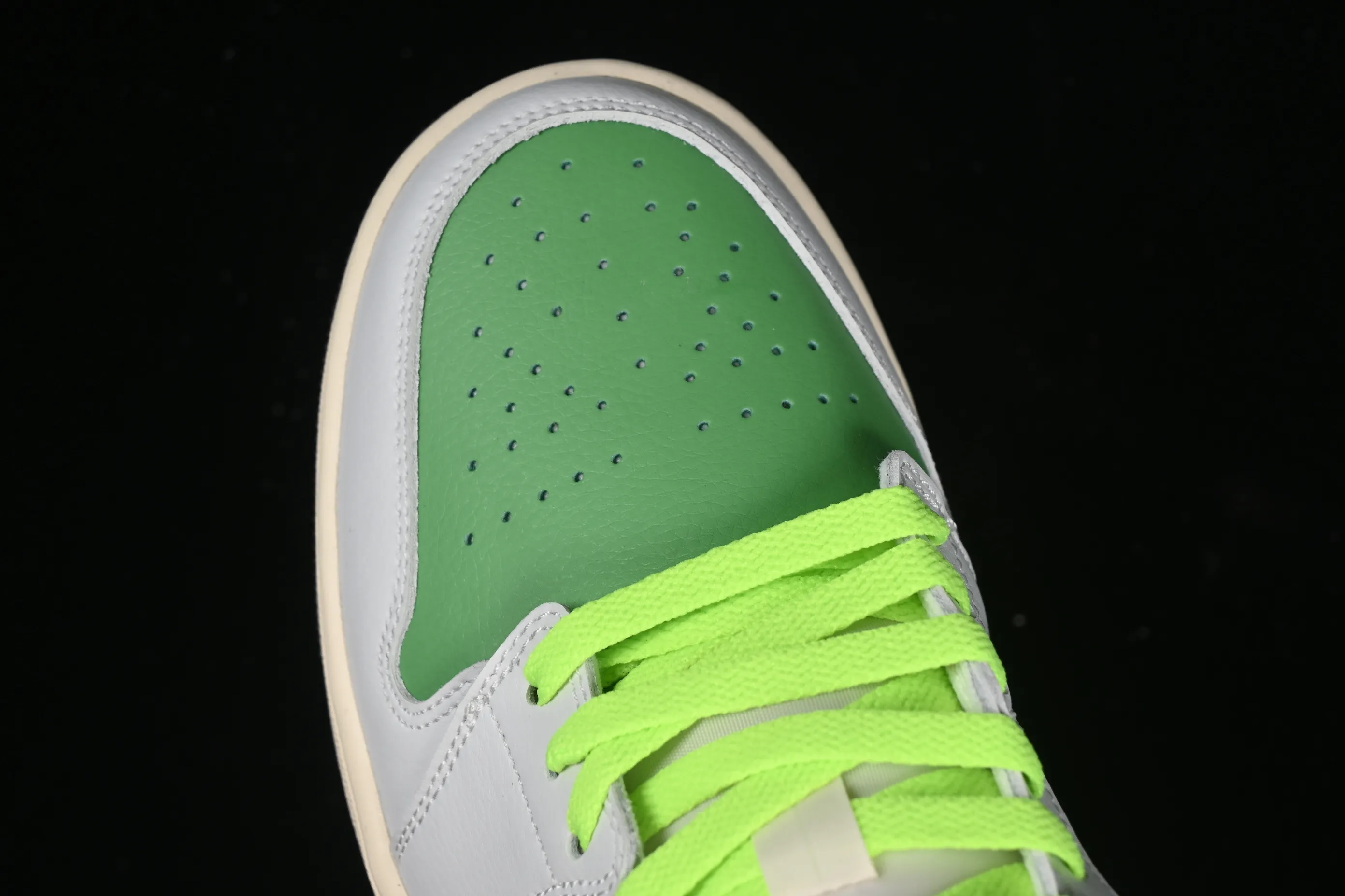 All categories Air Jordan Jordan series basketball shoes Air Jordan 1 Low Air Jordan 1 Low AJ1 Joe 1 white and green double hook low-top retro basketball shoes FZ5046-041